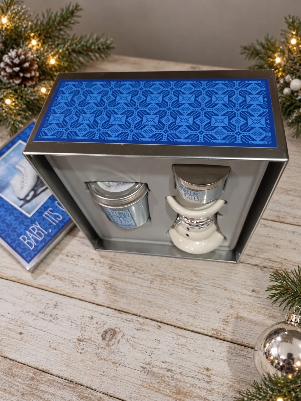 Retired 2013 Bath And Body Works Baby It’s Cold Outside Tin With Candles &holder
